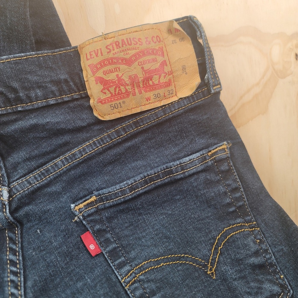 Levis 501 Mens Original Fit Blue Dark Wash Stretch Denim Button Fly Jeans 30x30 - Picture 4 of 12
